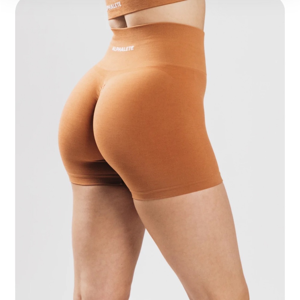 Alphalete Amplify Shorts Mandarin Medium